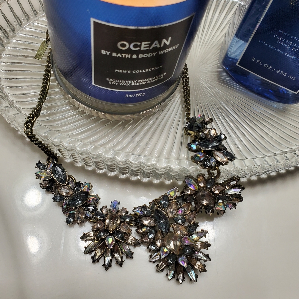 💕Last Chance💕FREE💕Elegant Crystal Statement Necklace